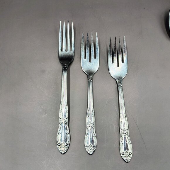 Oneida Oneidacraft 10 Piece Venus Stainless Steel Flatware Glossy Floral - Picture 9 of 11